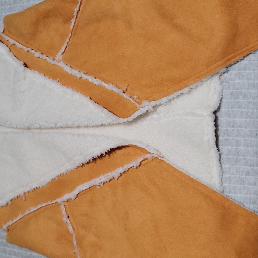 Vest - Picture 2 of 6